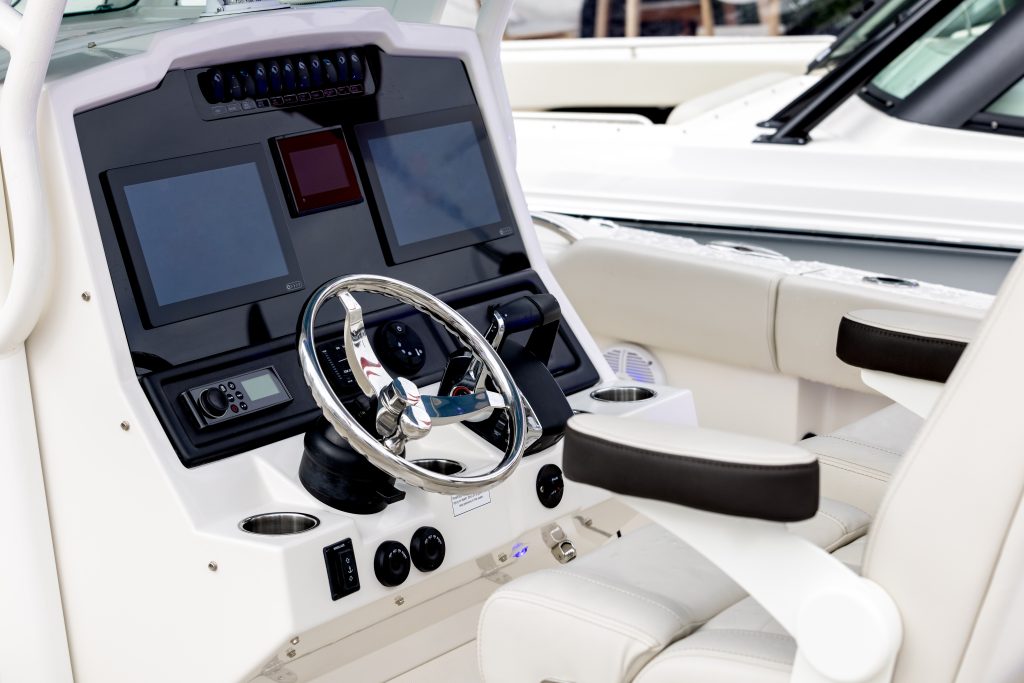 Center console boat